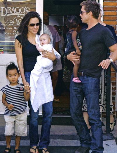 Angelina, Brad, Maddox, Shiloh, Zahara Jolie-Pitt